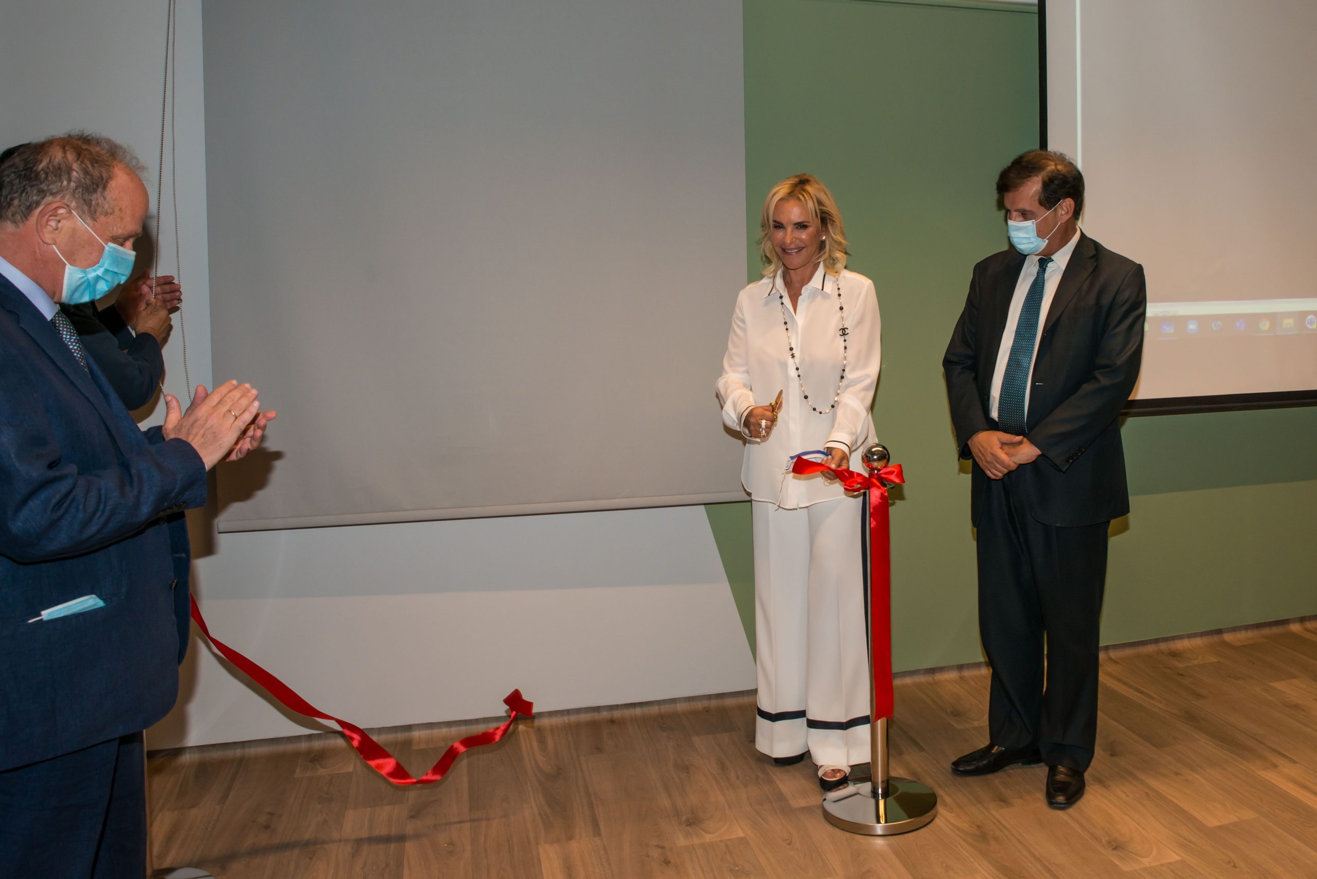 An interactive amphitheater to the School of Pharmacy of EKPA – Significant donation by  the “Kleon Tsetis Foundation”