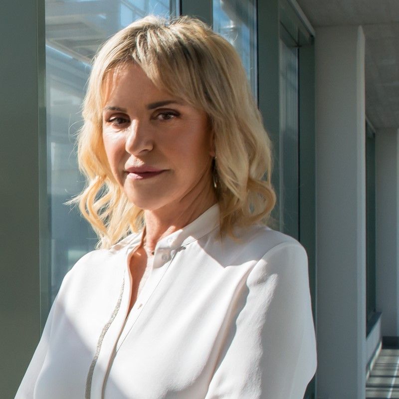 Award to Julia Tsetis for her contribution to “Women’s Entrepreneurship”